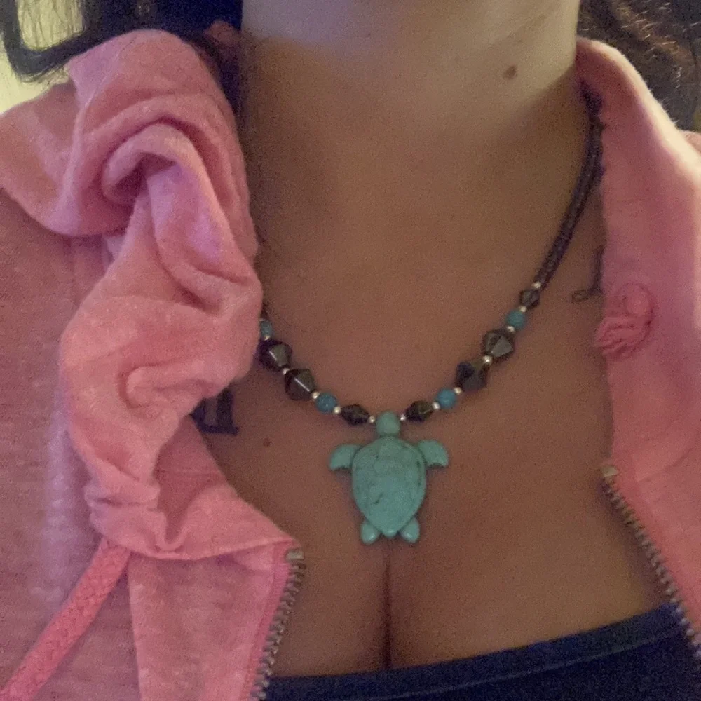 Carved Howlite Turtle Pendant Hematite Beaded 18" Necklace - Picture 8 of 9